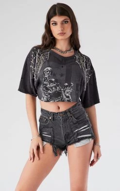 FURST OF A KIND VINTAGE PIN AND CHAIN CROPPED TEE VINTAGE CHAINS 7 FURST OF A KIND VINTAGE PIN AND CHAIN CROPPED TEE VINTAGE CHAINS