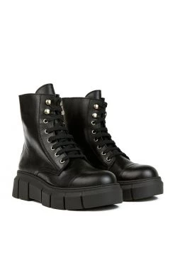 SALE STEVE MADDEN DANUBE BOOT