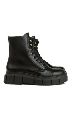 SALE STEVE MADDEN DANUBE BOOT