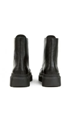 SALE STEVE MADDEN DANUBE BOOT