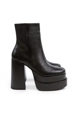 STEVE MADDEN COBRA BOOT